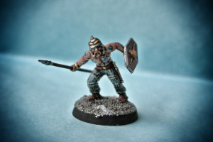 Guerriero Celta,miniatura in plastica scala 28mm Warlord Games, pittura giallinovagabondo