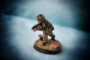 British Airborne, miniatura metallo 28mm Wargames Foundry, pittura giallinovagabondo