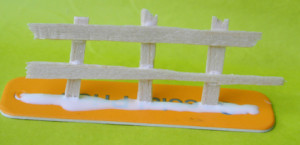 staccionata incollata su cartoncino