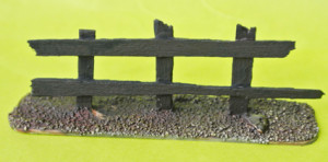 staccionata dipinta con i colori di base