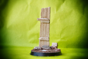 Staccionata e macerie