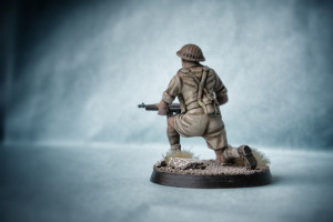 Soldato Britannico VIII ARMATA, Airfix 1.35 multipose in plastica, pittura giallinovagabondo