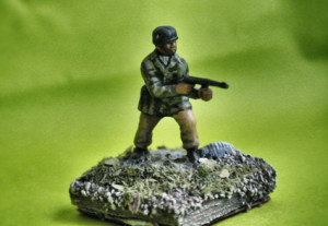 Fallschirmjäger,soldatino in plastica scala 1/72 dell'Airfix, pittura Giorgio Albertini,terreno giallinovagabondo