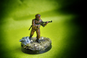 Deutsche Panzergrenadiere, soldatino di plastica Revell scala 1/72,pittura giallinovagabondo 