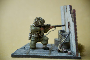 Canadian Sniper, miniatura plastica 28mm Warlord Games, pittura giallinovagabondo,ambientazione Luigi Murra
