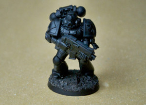 Space Marines dopo la pittura con il primer nero