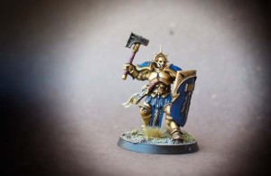 Hammers Age of Sigmar, miniatura in plastica Games Workshop, pittura giallinovagabondo