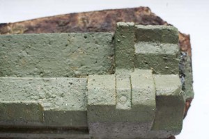 particolare del polistirolo dopo il passaggio con vinavil,sabbia e colore
